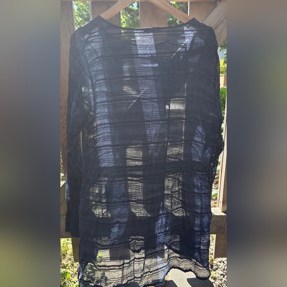 Grizas sheer long sleeve blue top XL
Soft fine fabric with some stretch - Picture 11 of 13